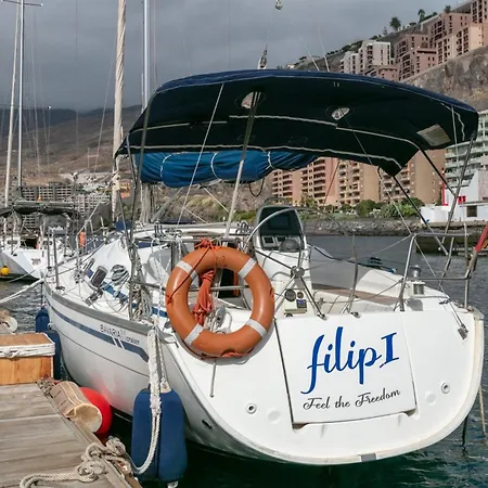 Sleep On The Sea Bateau-hôtel