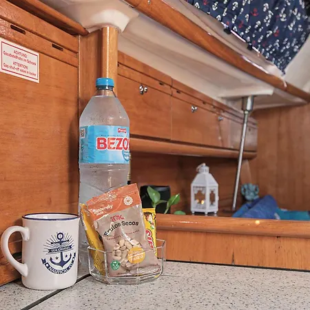 Sleep On The Sea Bateau-hôtel Radazul